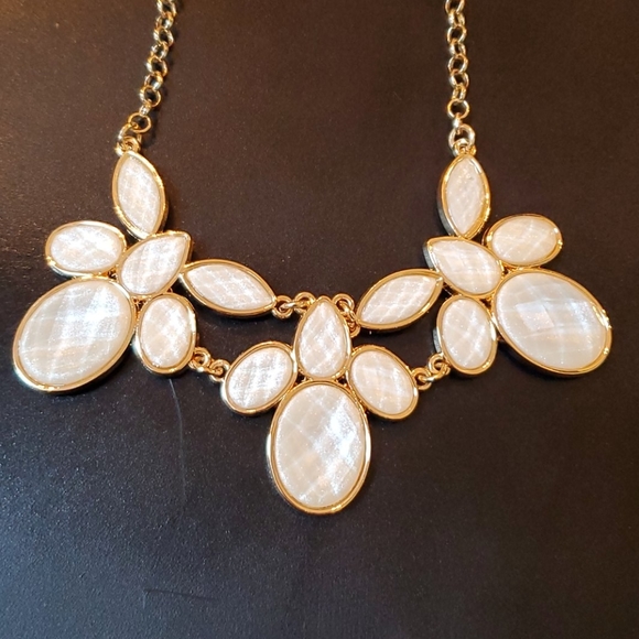 Anne Klein gold tone necklace with pearlized gems - Picture 6 of 6